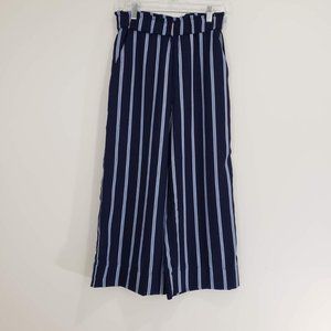 H&M Woman's sz 4 Pants Clam Diggers navy blue with white and silver